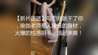 躺在床上享受黄衣妹子的温柔舔吸，极品丰满肉体