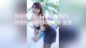 校园霸凌-扒光女生衣服强迫她坐地上叉开双腿充分暴露阴部,另一个女生用棍子插她逼