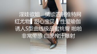 超近距离贴B拍 不小心碰到妹子的B了一回头被发现了！