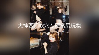 【新片速遞】 三男两女居家乱交Party,俩小母狗翘著蜜桃臀等待大J8的进入,场面疯狂,呻吟声不断