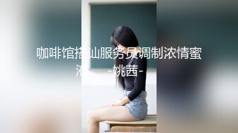 绿奴的小鸡巴被绿主和老婆用脚轮流玩弄