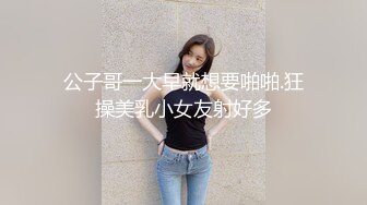 上厕所都不被大哥放过的小可爱，嘴里还要吃着鸡巴，让大哥从沙发上干到床上各种体位蹂躏骚穴，射在小肚子上