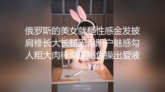 十二月新流出大神潜入水上乐园更衣室 偷拍隐形文胸美女VS纹身靓妹性感的逼毛