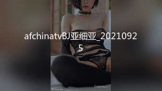 《极品TP魔手外购》女人坑女人系列！渣女真实偸拍宿舍姐妹露点不雅行为视频换钱~波霸女给大奶子做抹油拍打保养 (5)