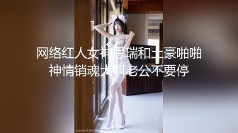 长相甜美的纹身混子小情侣，抽着小烟操着逼无套,啪啪女上位狠狠操后入操逼再细致挂白虎