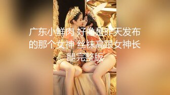 车展现场抄底大长腿美女车模和漂亮的美女职员 (2)