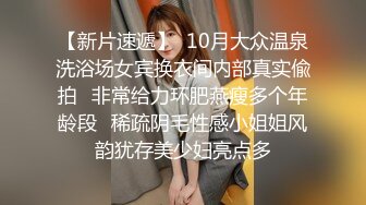 【家庭摄像头破解】骨感美女待客厅看电视，竟然给看哭啦，眼泪哗哗地流，还和狗狗亲嘴!