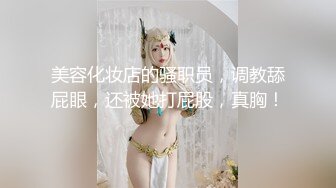 【新片速遞】新来的清纯小美女露脸让大哥床上调教，玩弄骚奶子听狼友指挥脱掉内裤，抠弄骚穴，大鸡巴无套插入浪叫呻吟