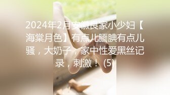 黑客破解摄像头偷拍妈妈换衣服要上街露出奶子问小朋友吃不吃