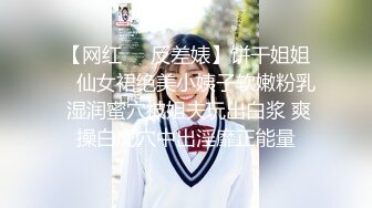 情趣套房TP黝黑哥和白嫩少妇还带个大棒棒来玩女的和摄像头零接触居然没有发现