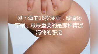 粉红大龟头侧入进出美鲍鱼，抽出来无套爆菊花，放松进入妹子死去活来的摧残