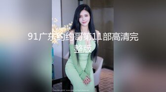 时尚性感高挑女神妹子，白色T恤超短裙胸部鼓胀饱满，白嫩笔直美腿，销魂黑丝欲望沸腾三人行前后夹击猛搞