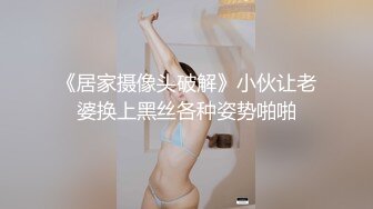 餐厅女厕全景偷拍几位年轻少妇的多毛小黑鲍