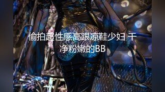 两个高挑美女护士制服白丝情欲躁动互相爱抚，戴上硕大鸡巴啪啪大力抽送