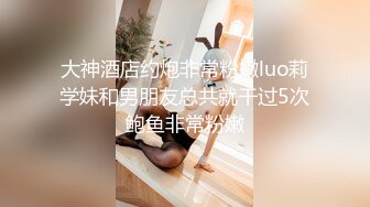  大二学舞蹈贫乳颜值美女诱惑啪啪，手伸进内衣摸奶子很听话，开档内裤掰穴特写第一视角插入