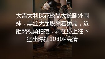 两个女同性恋，全程露脸大秀诱惑狼友，舌吻吃奶舔逼还拿AV棒摩擦