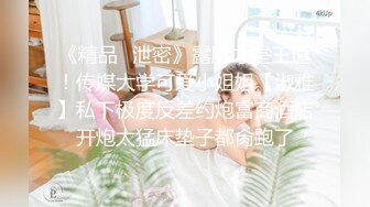 【原创】老婆的骚逼，一边玩手机一边给我艹。