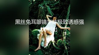 医院女厕跟踪拍摄肉丝短裙美女一撮长长的逼毛随尿飞舞