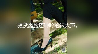 舔完鸡巴的小少妇按着小哥的头让他舔逼，全程露脸黑丝高跟诱惑，让大哥多体位蹂躏爆草，自己没爽够拿道具插