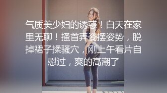 JK制服大学生小姐姐约到酒店 这身材真不错 白嫩美腿翘臀 不脱衣服就猛力操穴