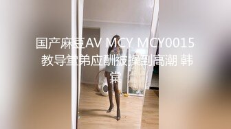  清纯小妹露脸展示，全裸在床上让小哥拍给狼友看，只看不草又不会怀孕，奶子很嫩逼逼性感