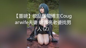 淫蕩人妻看著色情電影被兩男人同時肏着