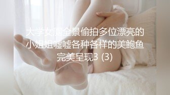 【新片速遞】幼师大长腿女友，闷骚型，酒店开着房门寻求刺激快感，牛仔半脱无敌！