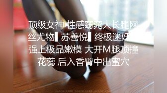  群P盛宴，沙发上女上位啪啪大奶子乱颤，大叔战力惊人多姿势换着操