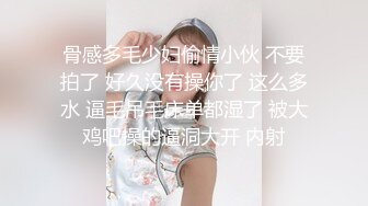 香港情侶開著音響在女友溫馨閨房啪啪