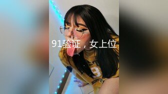 女友偷偷拍摄她们大学女宿舍的室友脱衣服洗澡