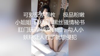 母狗忍不住用电动牙刷自慰，那就找人一起操