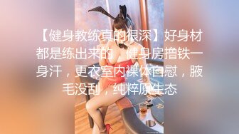 【家庭摄像头破解】 蜗居情侣，女票看着大屌脸上表情很兴奋，握着鸡巴玩，被艹起来叫声饥渴的要命！