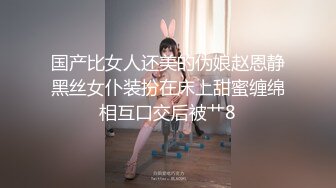 咖啡厅女店员私底下是个欲女下班和两个同事在店里3P淫乱