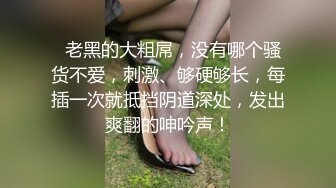 爱吸鸡巴的小姐姐不停舔吸吞吐，鸡巴硬了就自己跨坐骑在上面起伏啪啪套弄，眯着眼睛感受深入快感