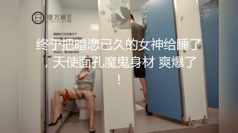 给鸡巴抹点油骚女自己就做进去享受了