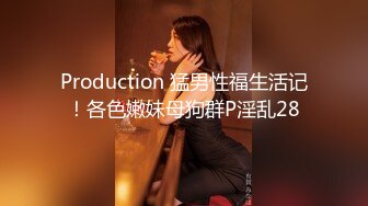 偷拍美女裙底风光 极品靓女和大哥逛街翘臀夹着骚窄内越走越紧小吃街抄底包臀裙小姐姐粉内弯腰侧面露毛了