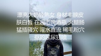 口罩荡妇人妻轮流骑老公出差开档牛仔裤下面总是湿