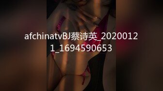 【新片速遞】 巨乳奶妈和老公玩直播穿塑身衣身材丰满玩69，道具自慰后入关键时候颜射